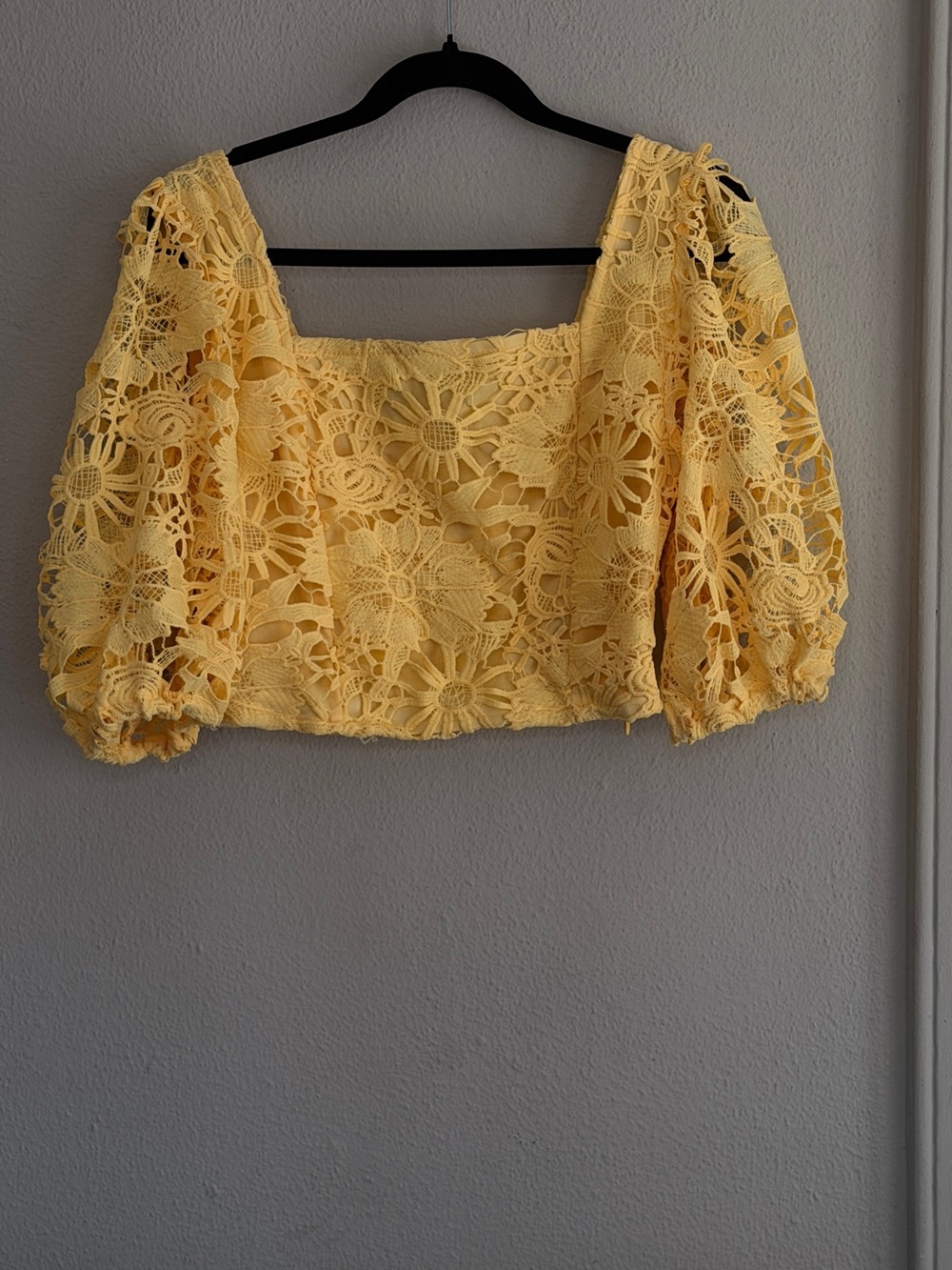 NWT New York & Company Yellow Floral Crochet Lace Puff Sleeve Crop Top M